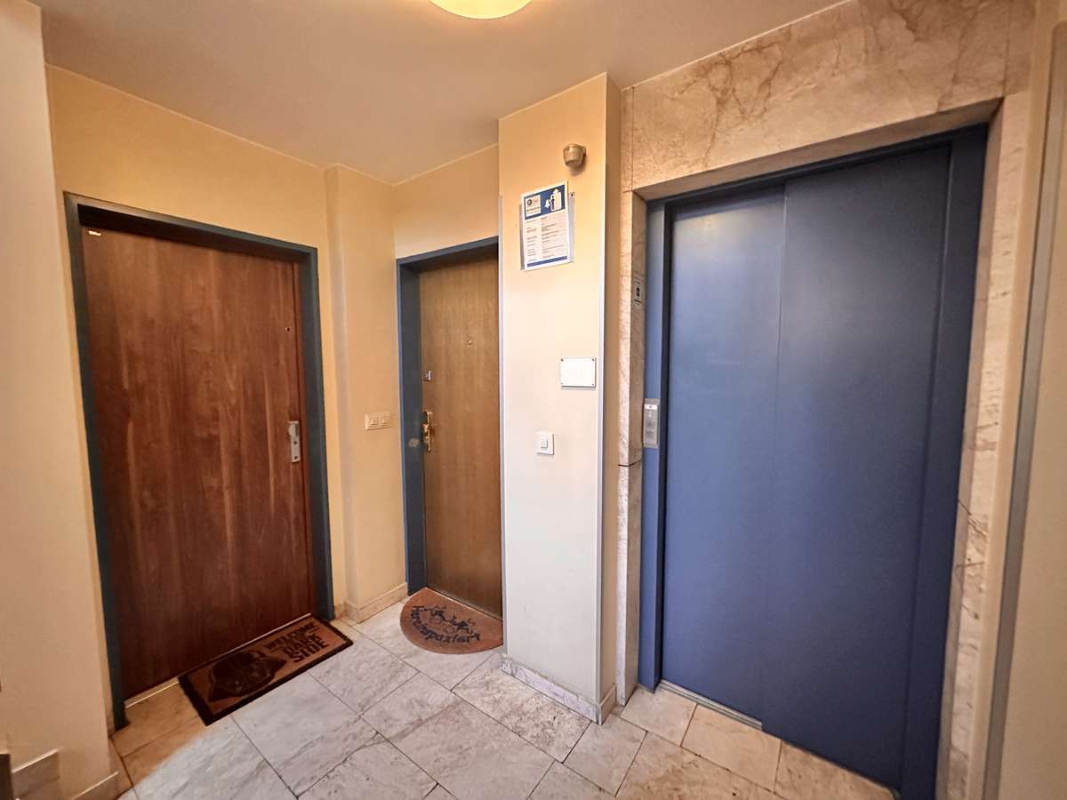 Treppenhaus mit Lift