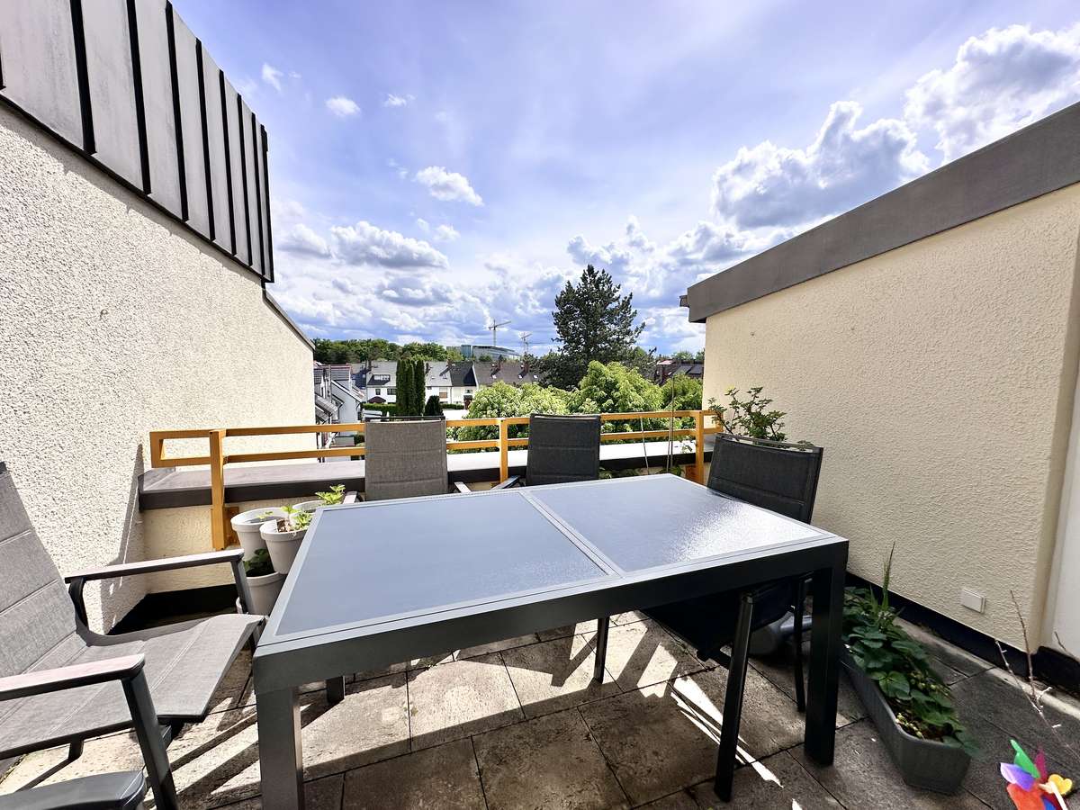 sonnige SÜD Dachterrasse TRAUMHAFTE 3-Zi. Dachterrassenwohnung “AM Weiher” in USH