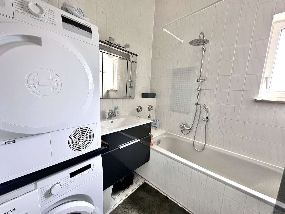 Badezimmer TRAUMHAFTE 3-Zi. Dachterrassenwohnung “AM Weiher” in USH