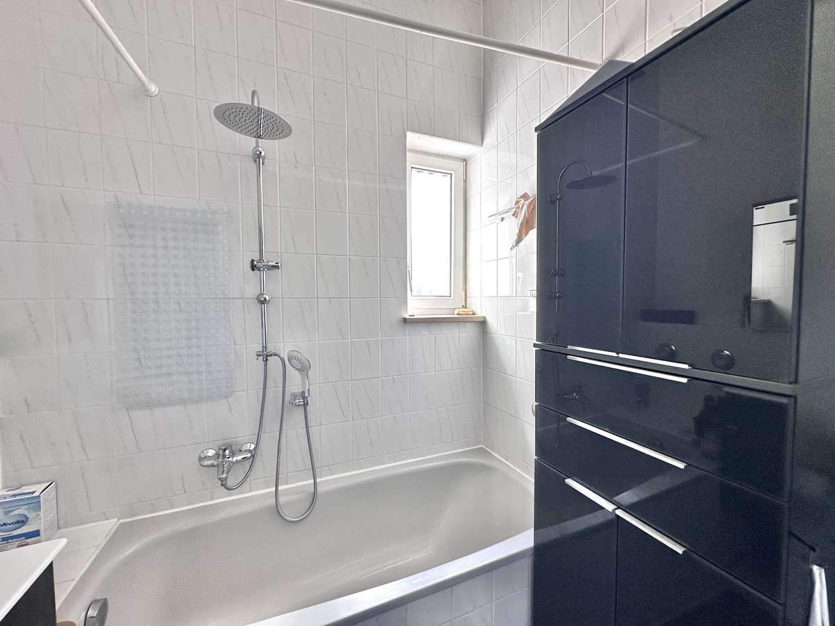 Badezimmer TRAUMHAFTE 3-Zi. Dachterrassenwohnung “AM Weiher” in USH