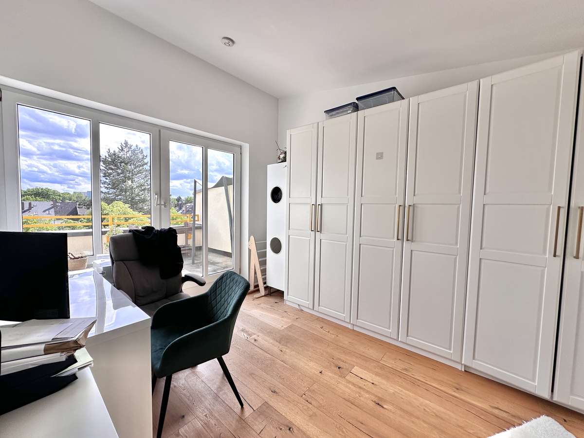 Schlafzimmer TRAUMHAFTE 3-Zi. Dachterrassenwohnung “AM Weiher” in USH