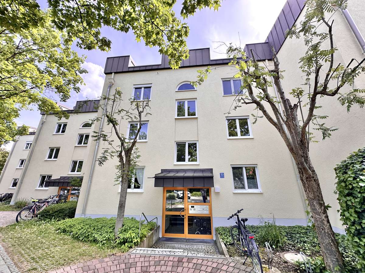 Tiefgarage TRAUMHAFTE 3-Zi. Dachterrassenwohnung “AM Weiher” in USH