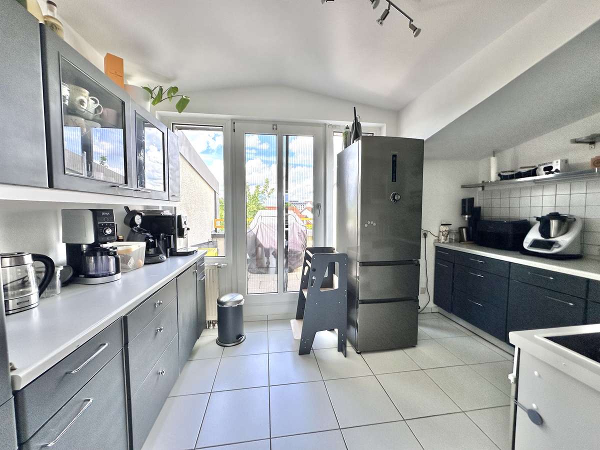 Küche inkl. EBK TRAUMHAFTE 3-Zi. Dachterrassenwohnung “AM Weiher” in USH