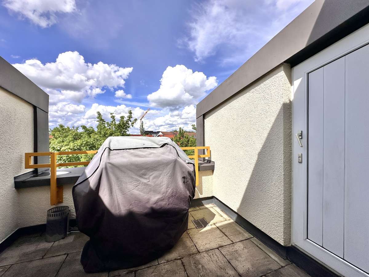 DT von der Küche aus TRAUMHAFTE 3-Zi. Dachterrassenwohnung “AM Weiher” in USH