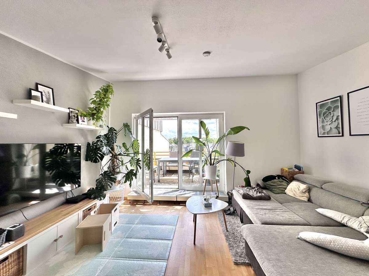 Wohnzimmer TRAUMHAFTE 3-Zi. Dachterrassenwohnung “AM Weiher” in USH