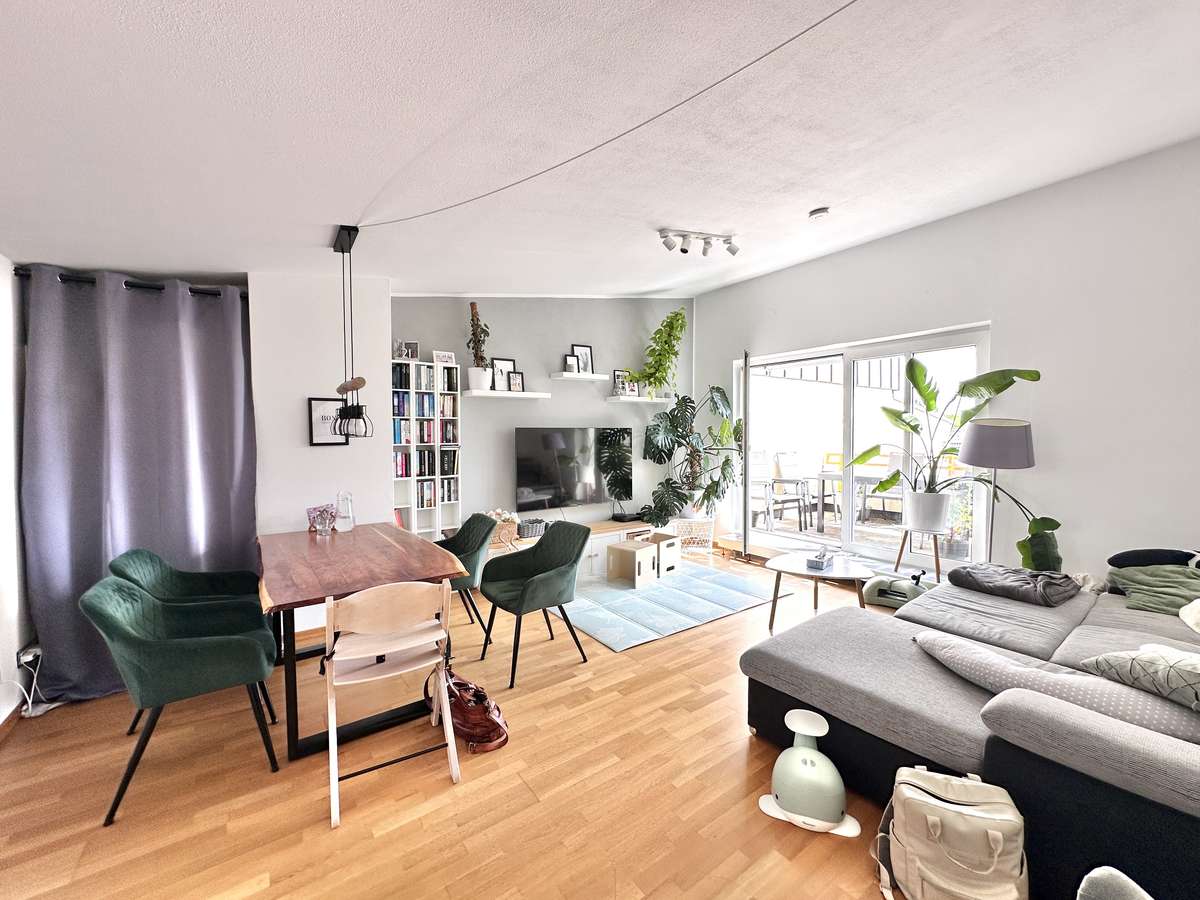 Wohnzimmer TRAUMHAFTE 3-Zi. Dachterrassenwohnung “AM Weiher” in USH