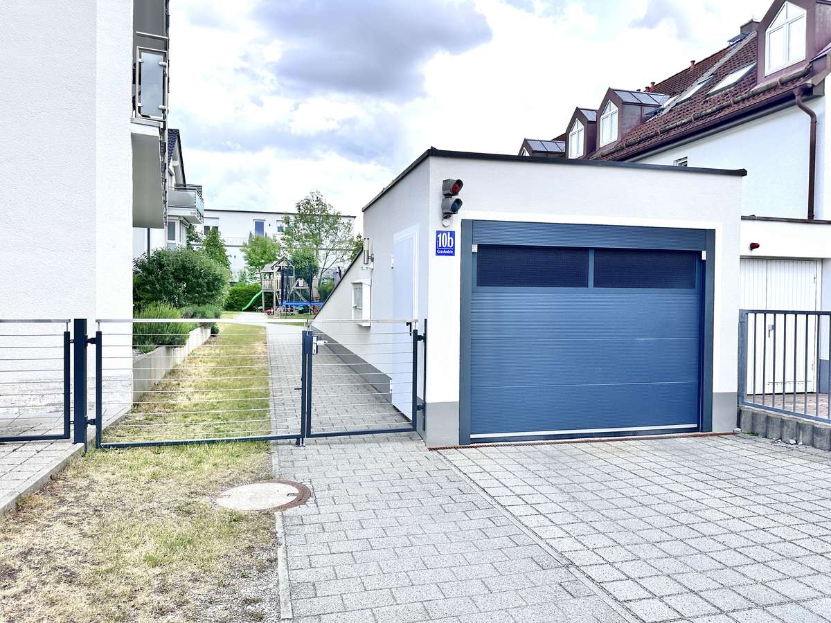 Sonnige & TOP ausgestattete 2-Zi.-Whg. in ruhiger Lage in Feldmoching
