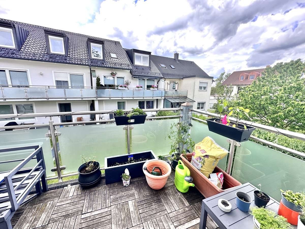 Sonnige & TOP ausgestattete 2-Zi.-Whg. in ruhiger Lage in Feldmoching