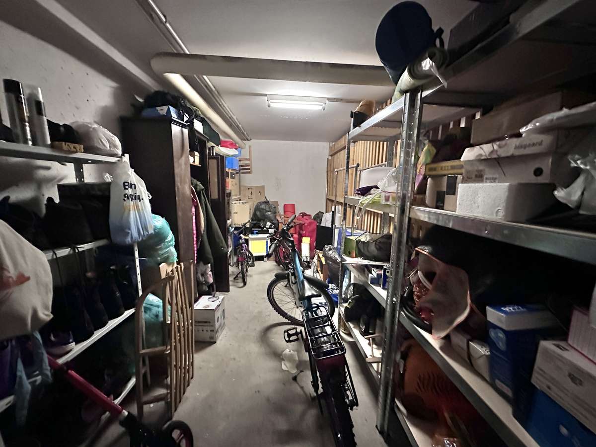 Kellerabteil “Ruhig & grün” 3-Zi. Whg. in parkähnlicher Anlage – mit großem Süd Balkon/Nh. S1