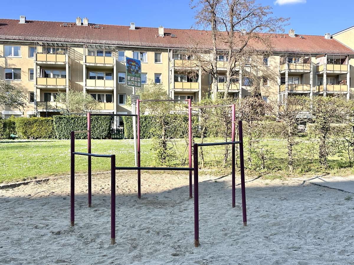 Gemeinschaftshof “Ruhig & grün” 3-Zi. Whg. in parkähnlicher Anlage – mit großem Süd Balkon/Nh. S1