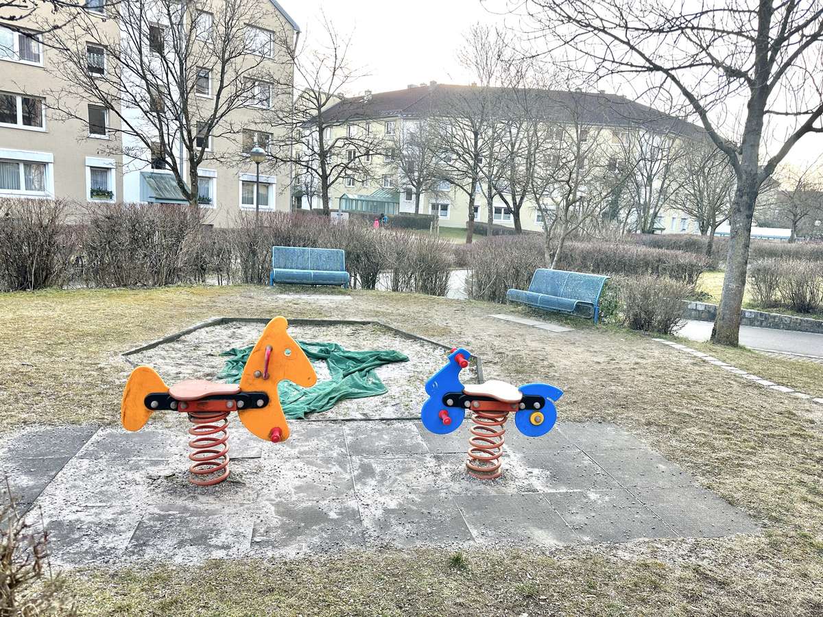 Spielplatz “Ruhig & grün” 3-Zi. Whg. in parkähnlicher Anlage – mit großem Süd Balkon/Nh. S1