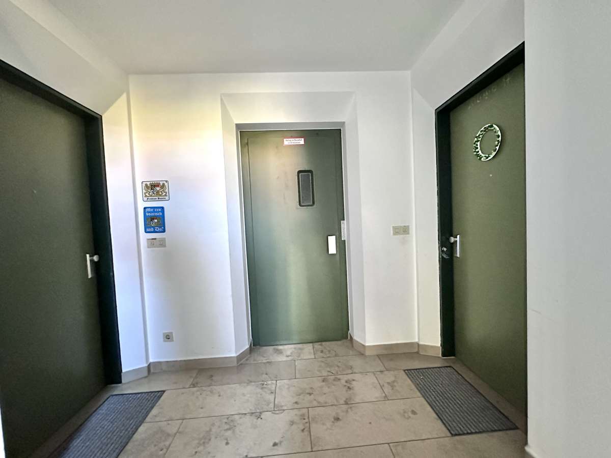 Treppenhaus mit AUFZUG “Ruhig & grün” 3-Zi. Whg. in parkähnlicher Anlage – mit großem Süd Balkon/Nh. S1