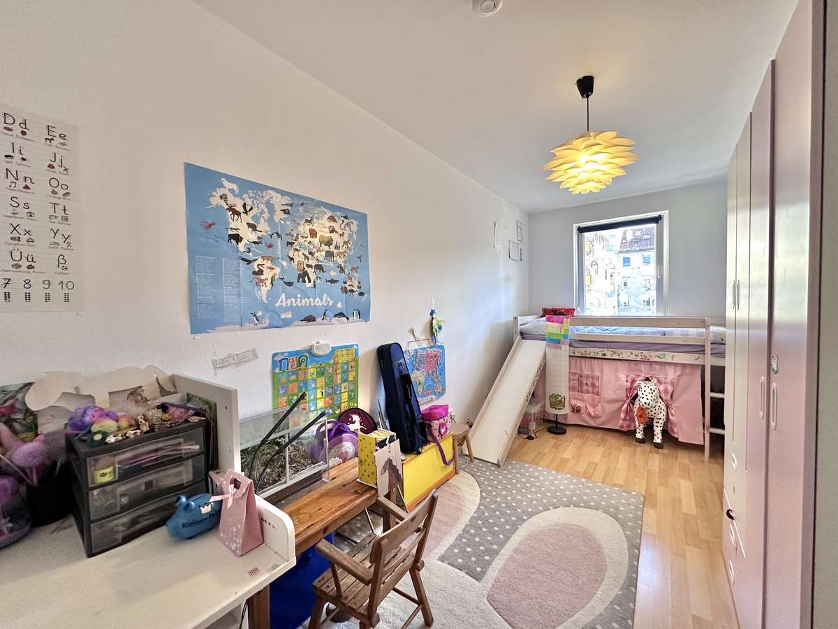 Kinderzimmer “Ruhig & grün” 3-Zi. Whg. in parkähnlicher Anlage – mit großem Süd Balkon/Nh. S1