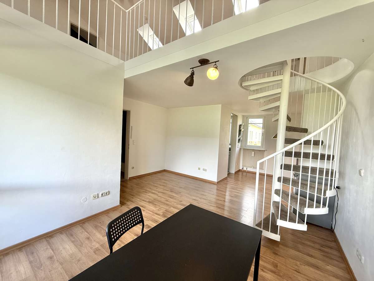 Helle und freundliche 2,5-Zi.-Galeriewohnung in TOP Lage