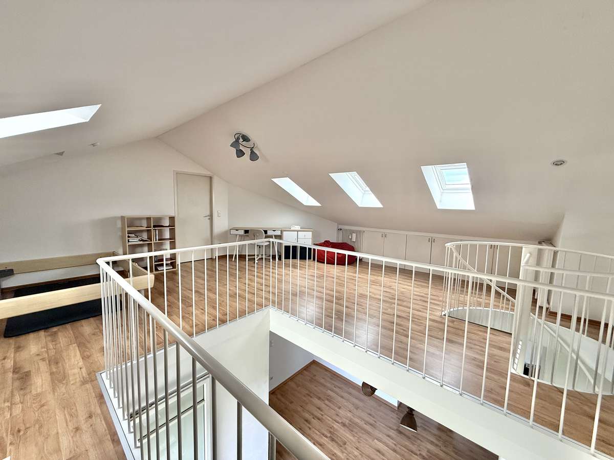 Helle und freundliche 2,5-Zi.-Galeriewohnung in TOP Lage