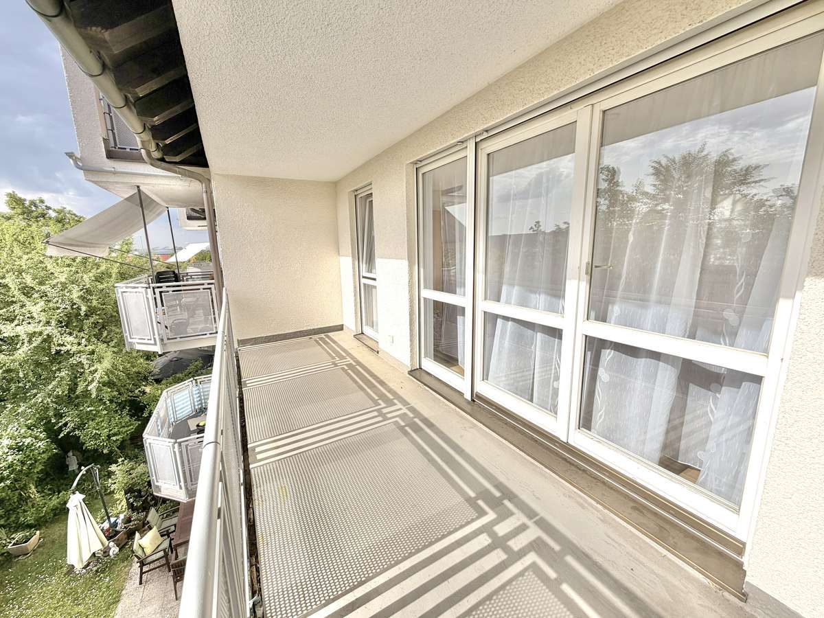 Balkon Sonnige 2-Zi.-Traum-Whg. mit gr. WEST Balkon & EBK in Erding