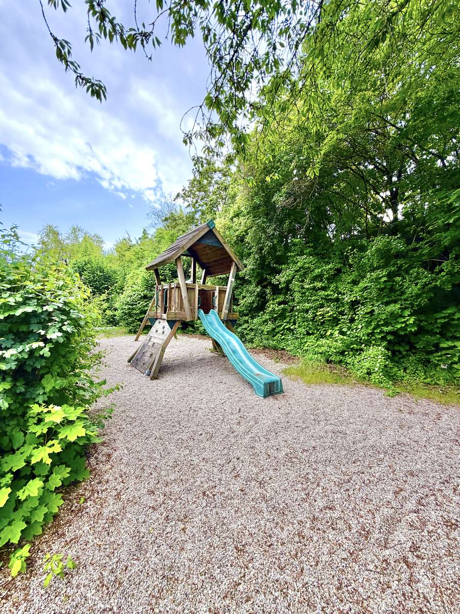Grünanlage mit Spielplatz Sonnige 2-Zi.-Traum-Whg. mit gr. WEST Balkon & EBK in Erding