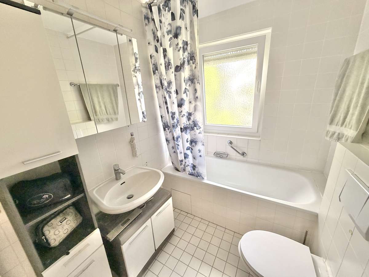 Badezimmer Sonnige 2-Zi.-Traum-Whg. mit gr. WEST Balkon & EBK in Erding