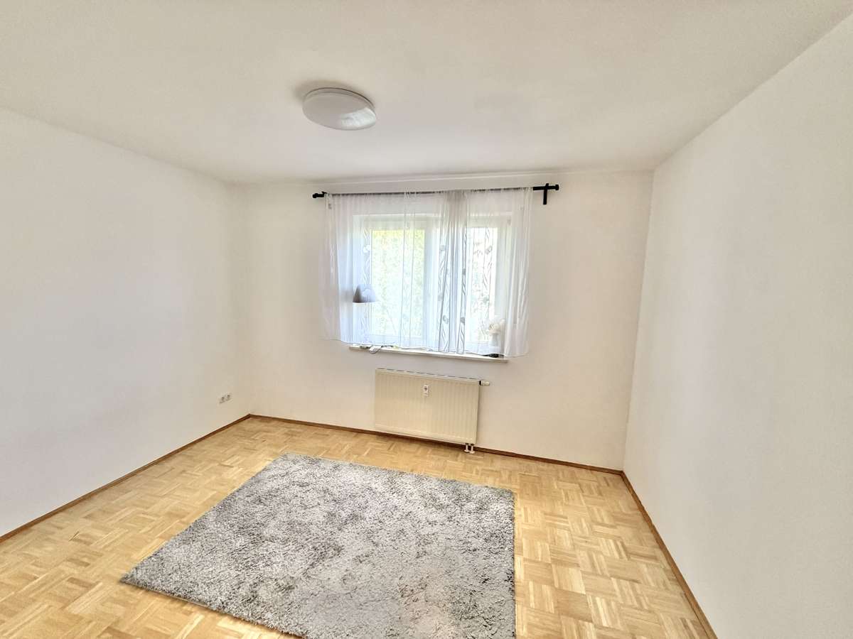 Schlafzimmer Sonnige 2-Zi.-Traum-Whg. mit gr. WEST Balkon & EBK in Erding