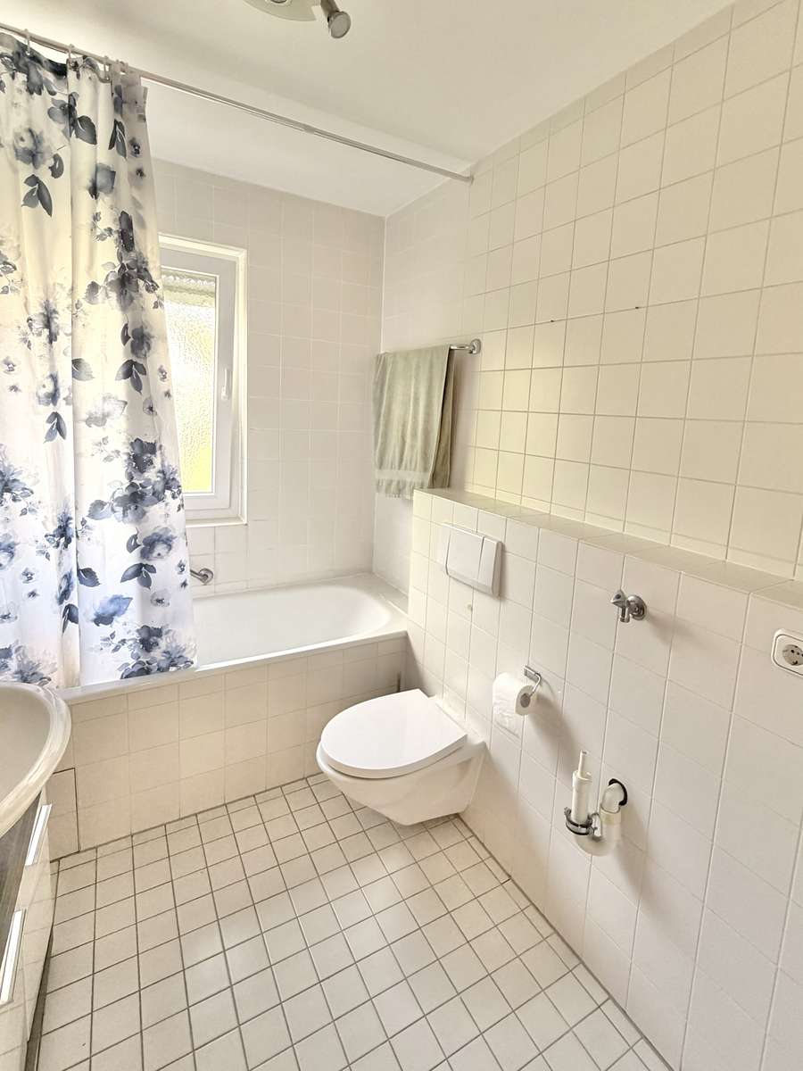 Badezimmer Sonnige 2-Zi.-Traum-Whg. mit gr. WEST Balkon & EBK in Erding