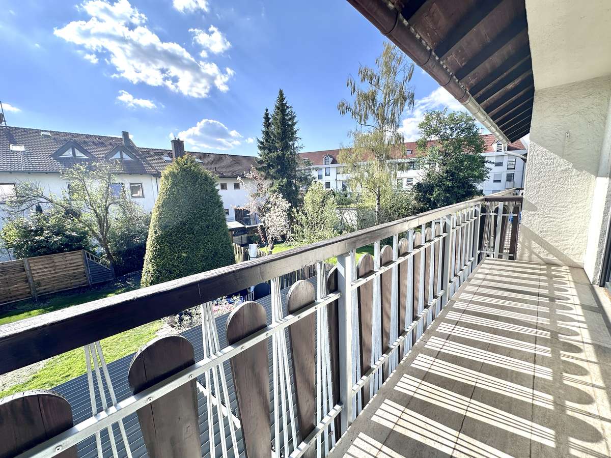 TOP renovierte DHH mit 6 Zi. + Hobbyraum, Südwestbalkon und Traumgarten in USH /Nh. S1