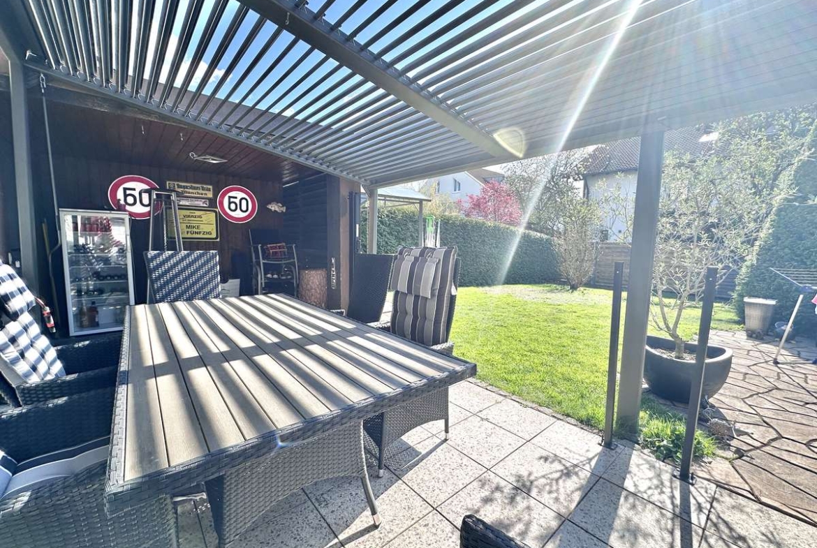 TOP renovierte DHH mit 6 Zi. + Hobbyraum, Südwestbalkon und Traumgarten in USH /Nh. S1