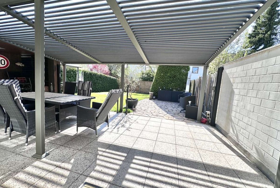 TOP renovierte DHH mit 6 Zi. + Hobbyraum, Südwestbalkon und Traumgarten in USH /Nh. S1