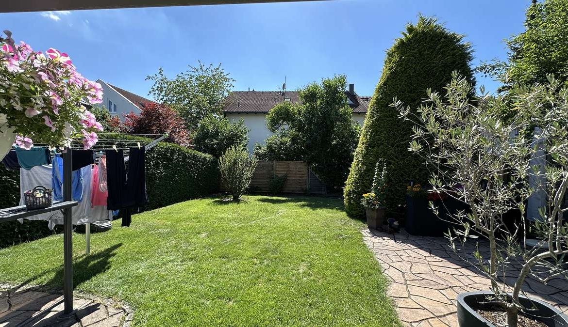 TOP renovierte DHH mit 6 Zi. + Hobbyraum, Südwestbalkon und Traumgarten in USH /Nh. S1
