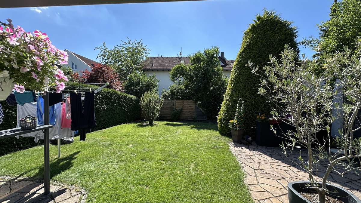 TOP renovierte DHH mit 6 Zi. + Hobbyraum, Südwestbalkon und Traumgarten in USH /Nh. S1