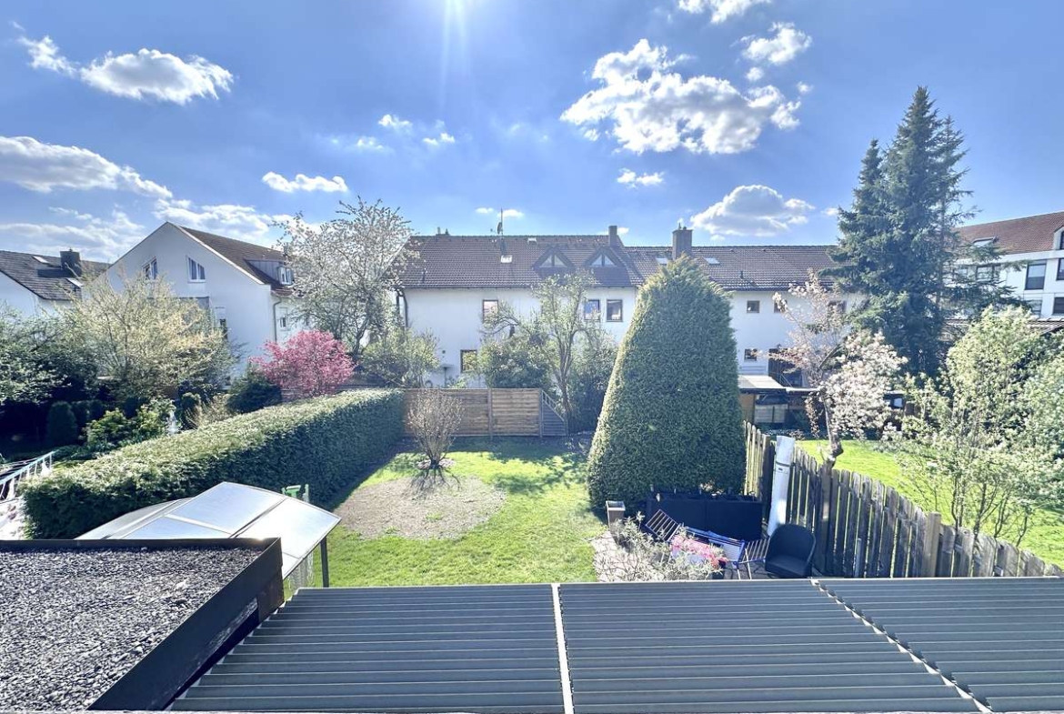 TOP renovierte DHH mit 6 Zi. + Hobbyraum, Südwestbalkon und Traumgarten in USH /Nh. S1