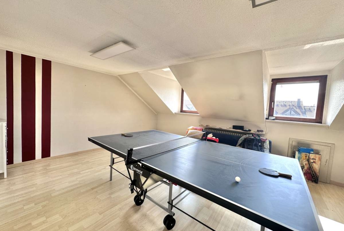 TOP renovierte DHH mit 6 Zi. + Hobbyraum, Südwestbalkon und Traumgarten in USH /Nh. S1