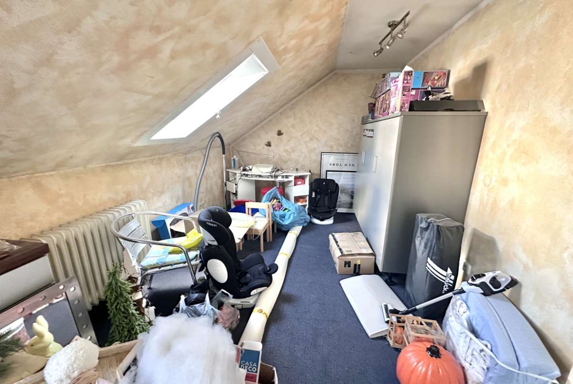 TOP renovierte DHH mit 6 Zi. + Hobbyraum, Südwestbalkon und Traumgarten in USH /Nh. S1