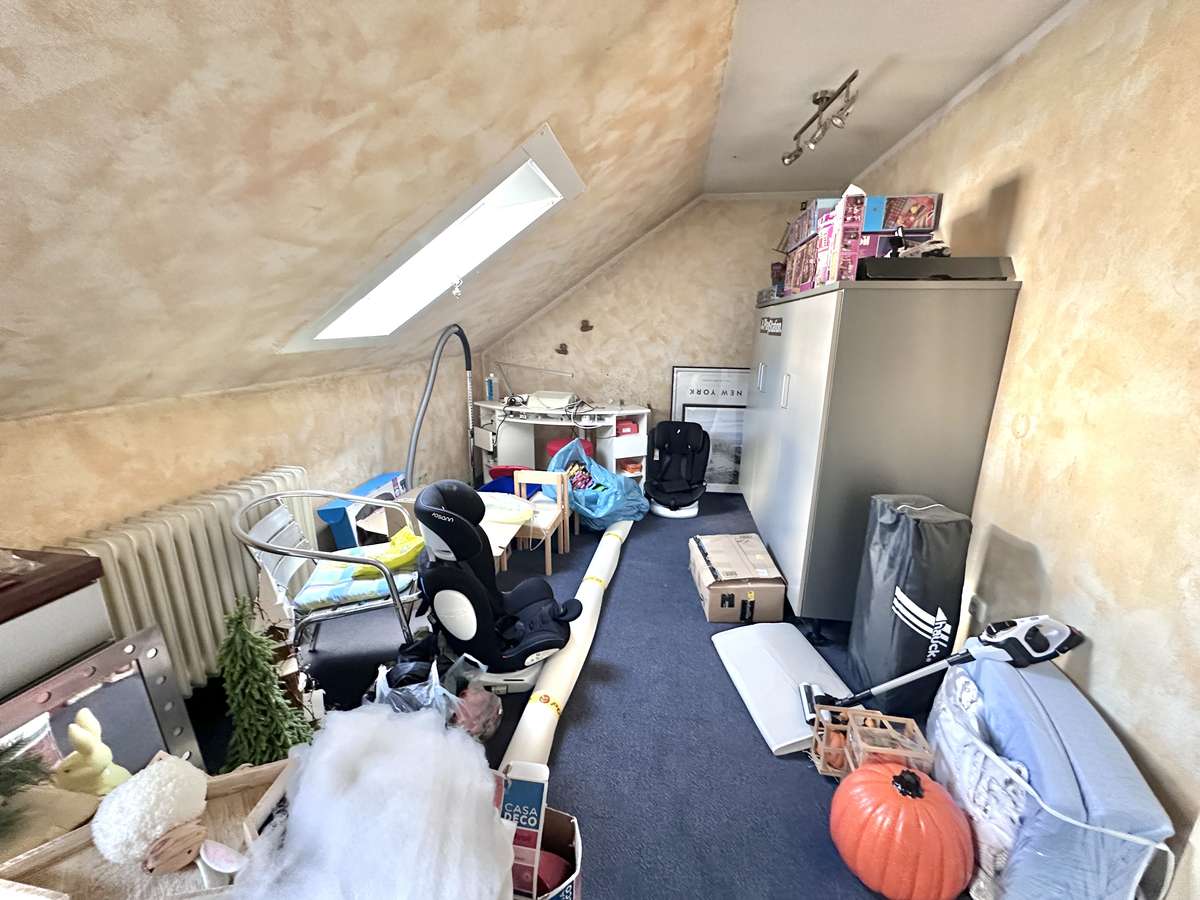 TOP renovierte DHH mit 6 Zi. + Hobbyraum, Südwestbalkon und Traumgarten in USH /Nh. S1