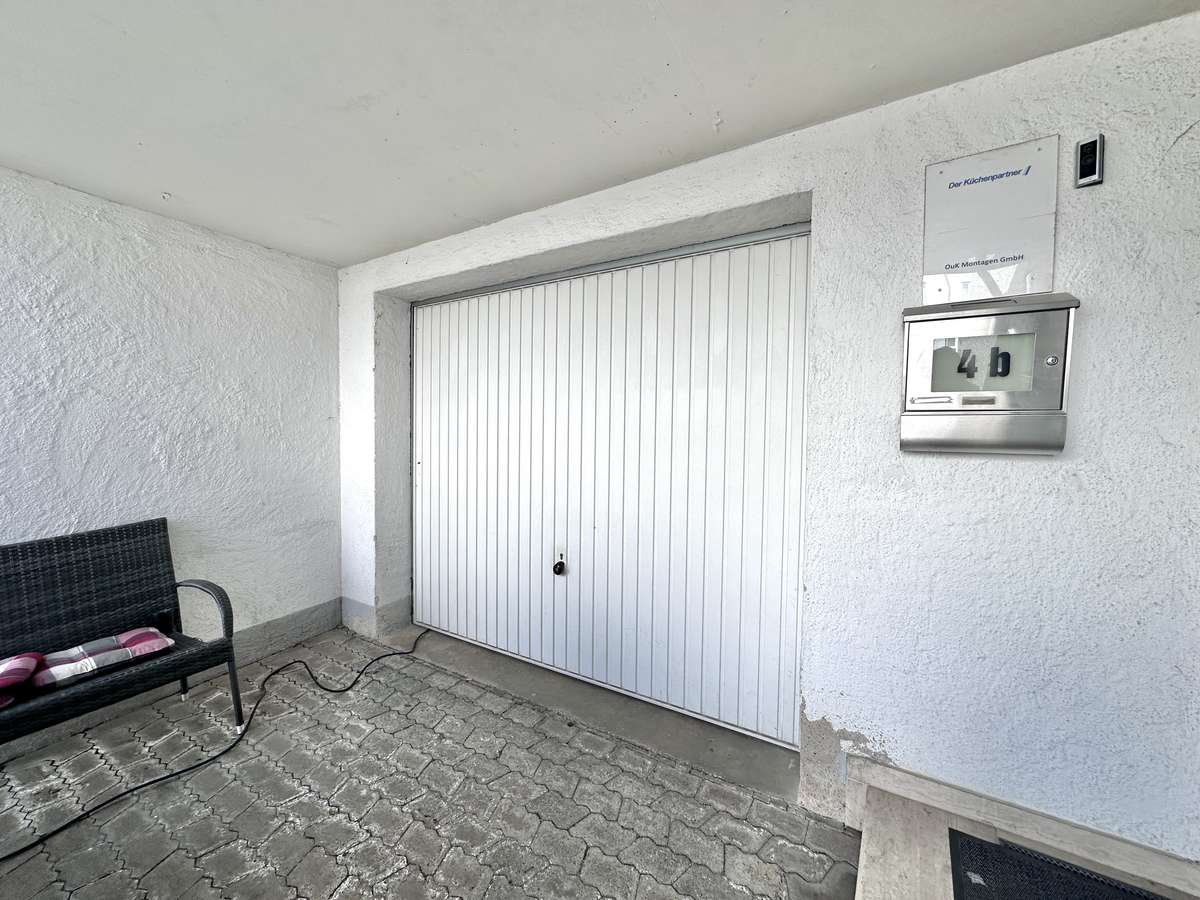 TOP renovierte DHH mit 6 Zi. + Hobbyraum, Südwestbalkon und Traumgarten in USH /Nh. S1