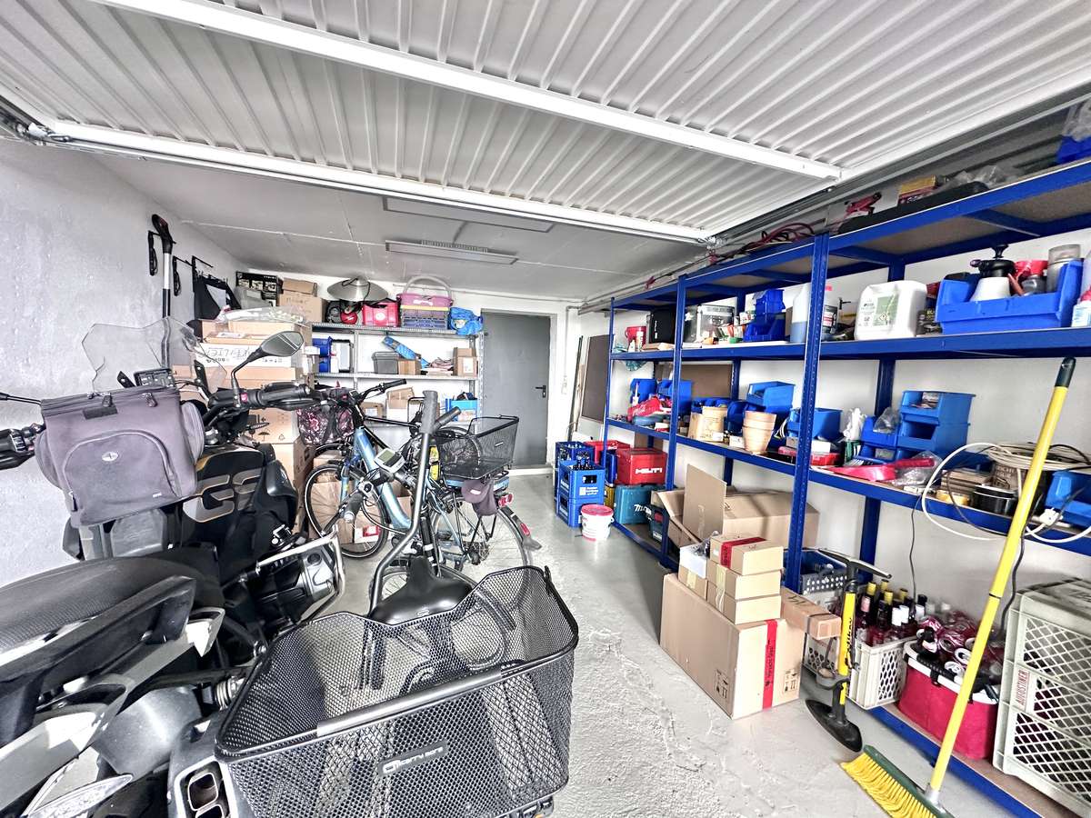 TOP renovierte DHH mit 6 Zi. + Hobbyraum, Südwestbalkon und Traumgarten in USH /Nh. S1