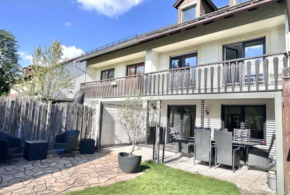 TOP renovierte DHH mit 6 Zi. + Hobbyraum, Südwestbalkon und Traumgarten in USH /Nh. S1