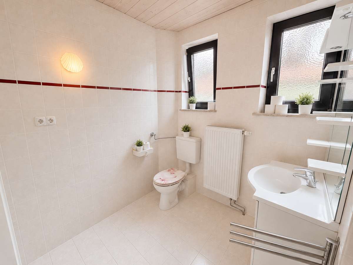 Badezimmer Ihr neues Familienzuhause – 3 Zi. Whg. mit Garten zum Wohlfühlen