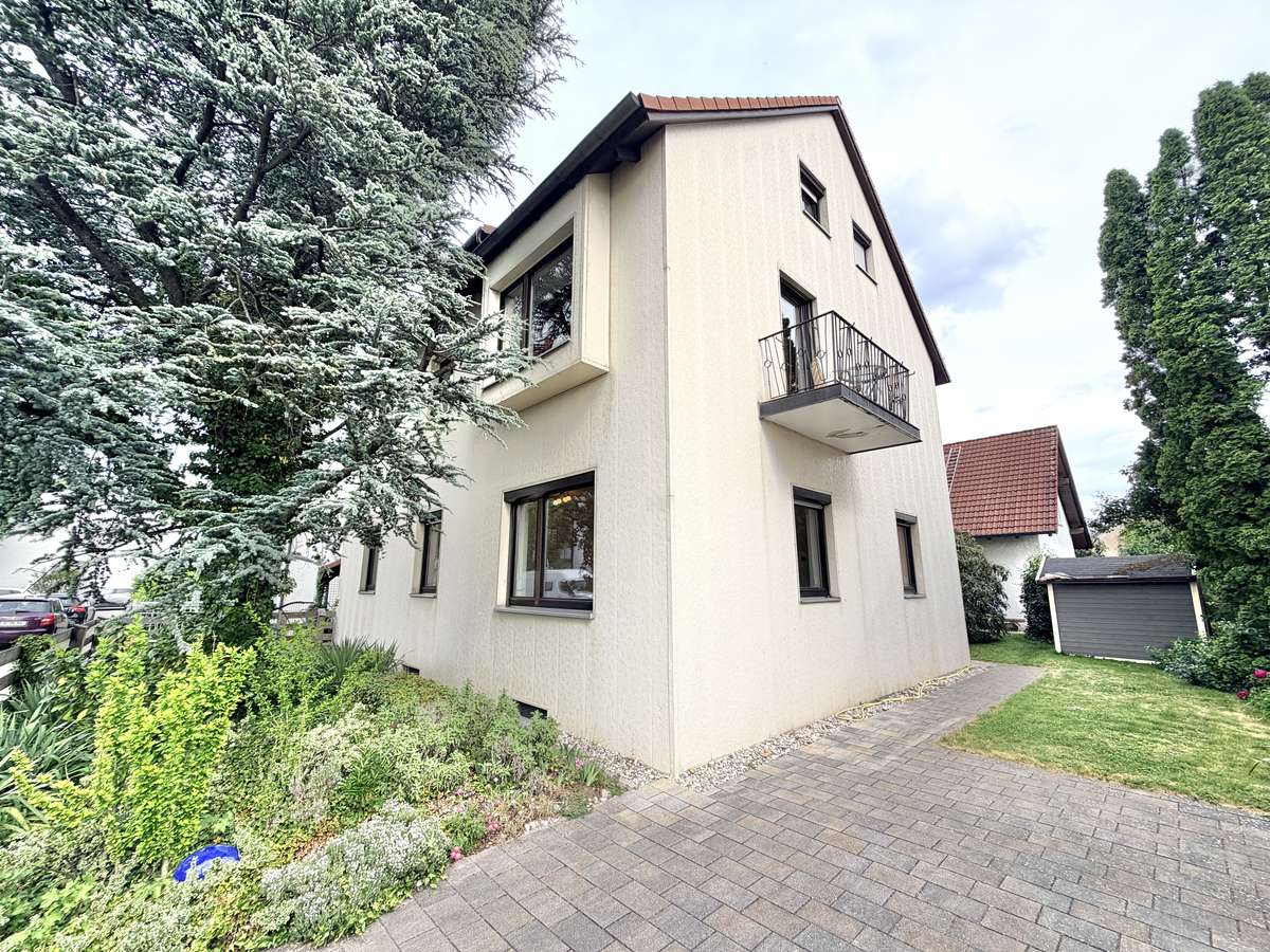 Hausansicht Ihr neues Familienzuhause – 3 Zi. Whg. mit Garten zum Wohlfühlen