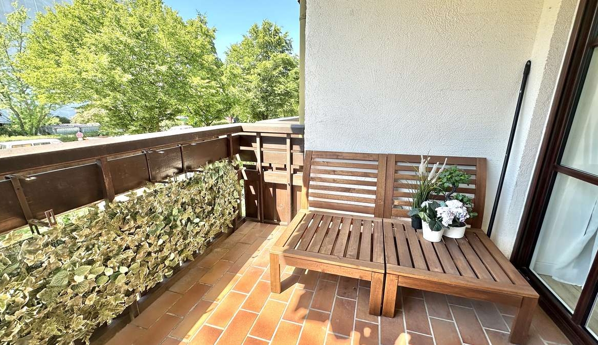 Koffer packen – Einziehen und WOHLFÜHLEN – renovierte 2 Zi Whg.mit 2 Balkonen und EBK