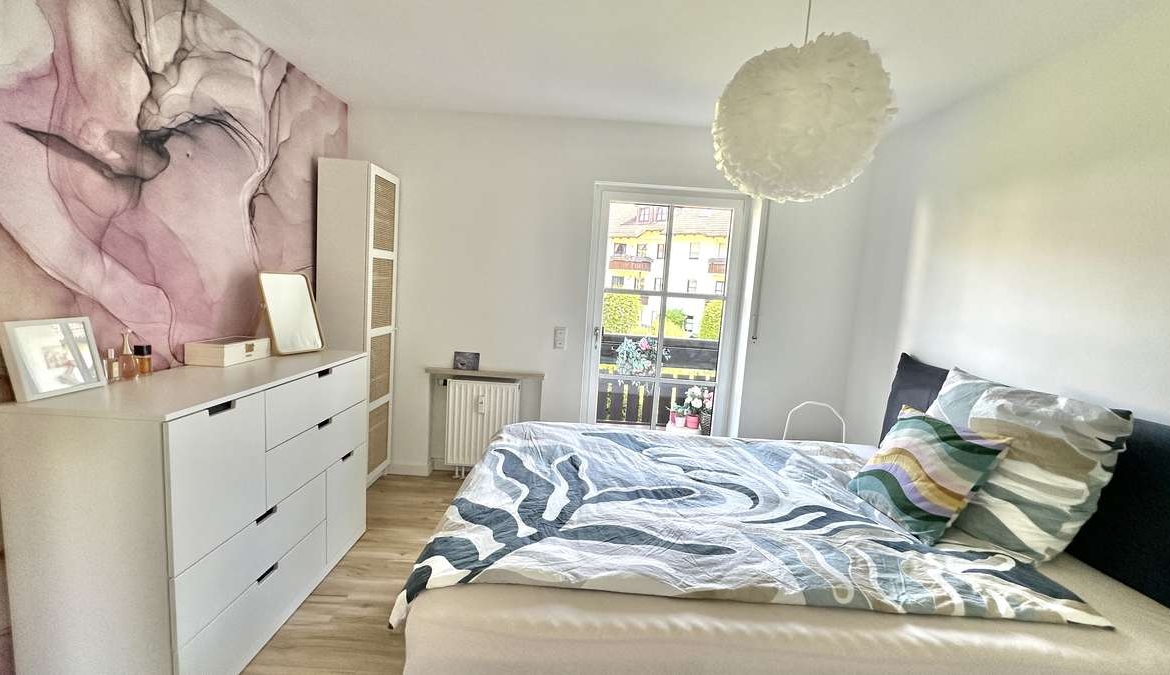Koffer packen – Einziehen und WOHLFÜHLEN – renovierte 2 Zi Whg.mit 2 Balkonen und EBK