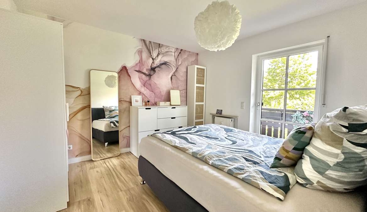 Koffer packen – Einziehen und WOHLFÜHLEN – renovierte 2 Zi Whg.mit 2 Balkonen und EBK
