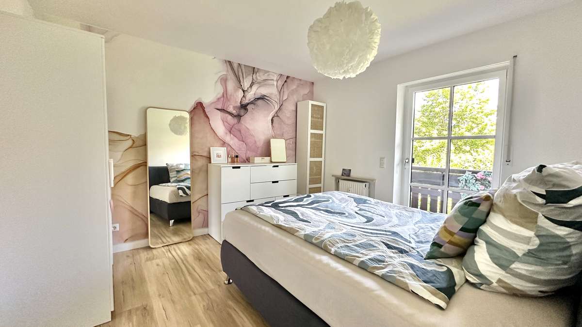 Koffer packen – Einziehen und WOHLFÜHLEN – renovierte 2 Zi Whg.mit 2 Balkonen und EBK