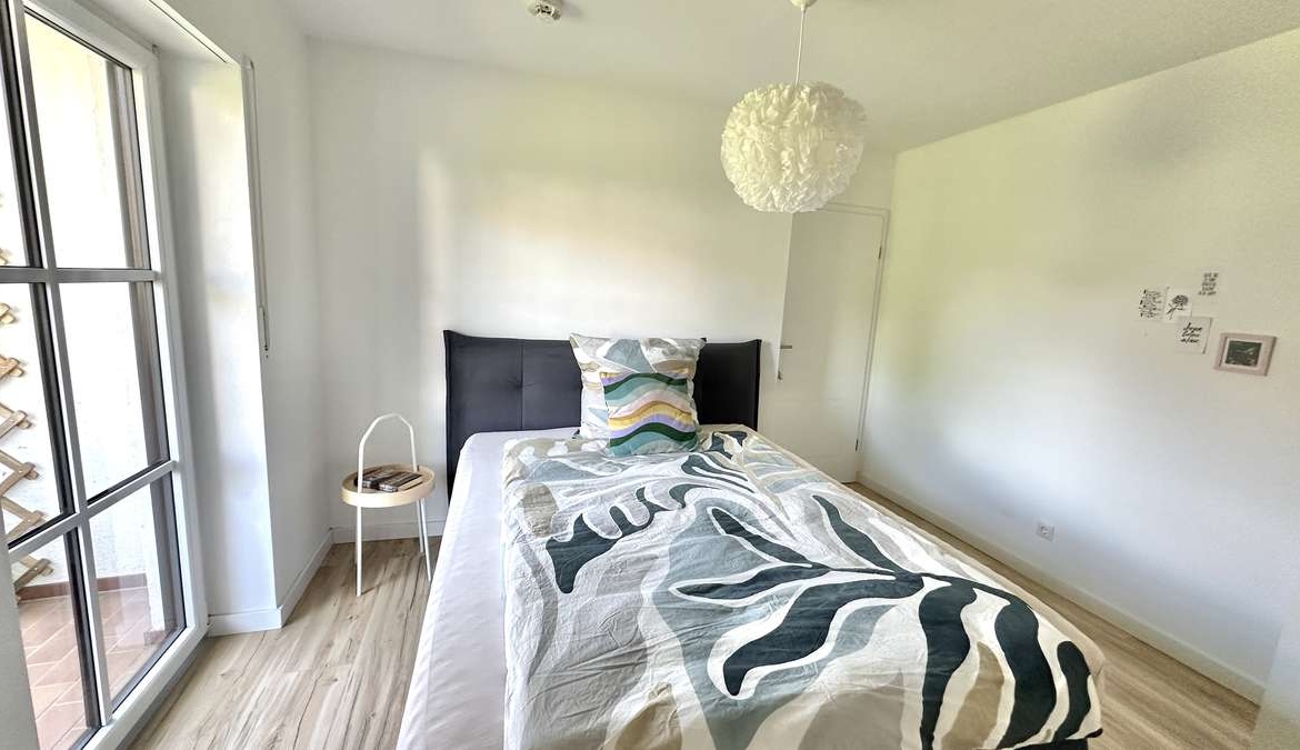 Koffer packen – Einziehen und WOHLFÜHLEN – renovierte 2 Zi Whg.mit 2 Balkonen und EBK