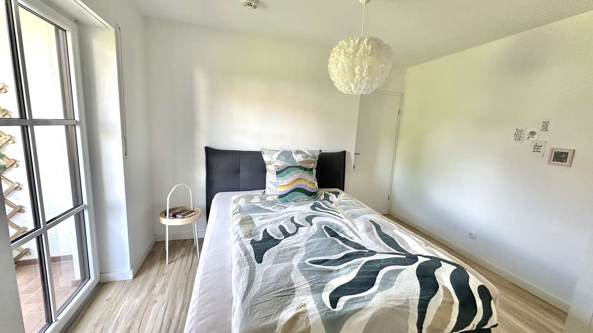 Koffer packen – Einziehen und WOHLFÜHLEN – renovierte 2 Zi Whg.mit 2 Balkonen und EBK