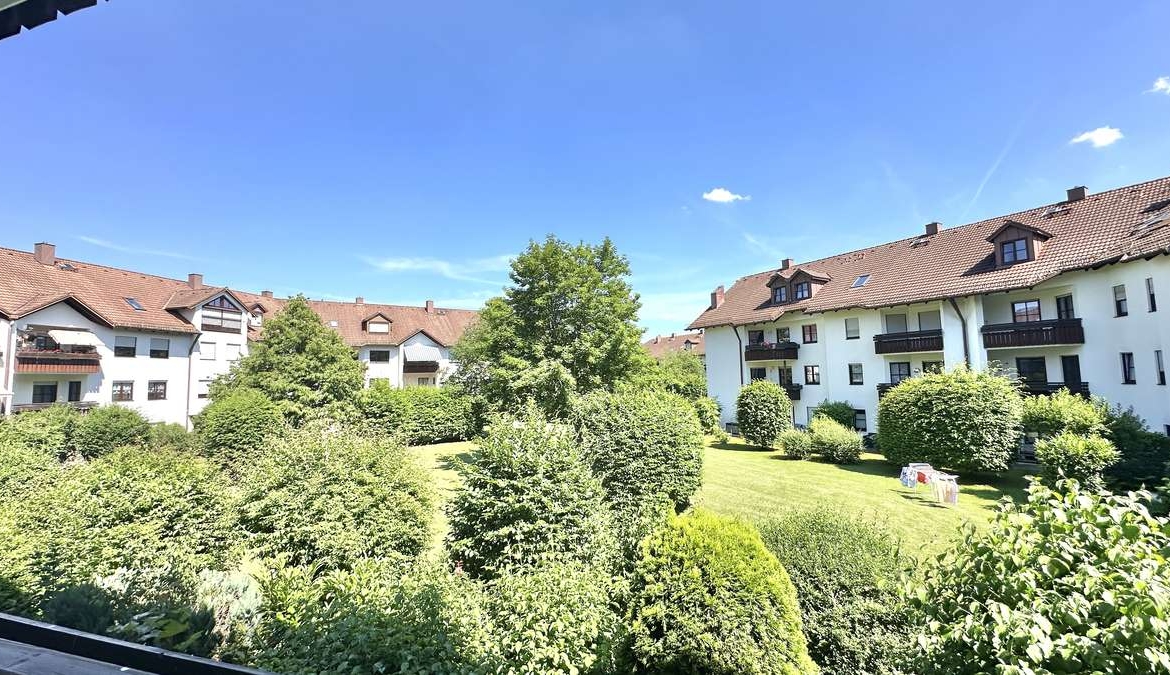 Koffer packen – Einziehen und WOHLFÜHLEN – renovierte 2 Zi Whg.mit 2 Balkonen und EBK