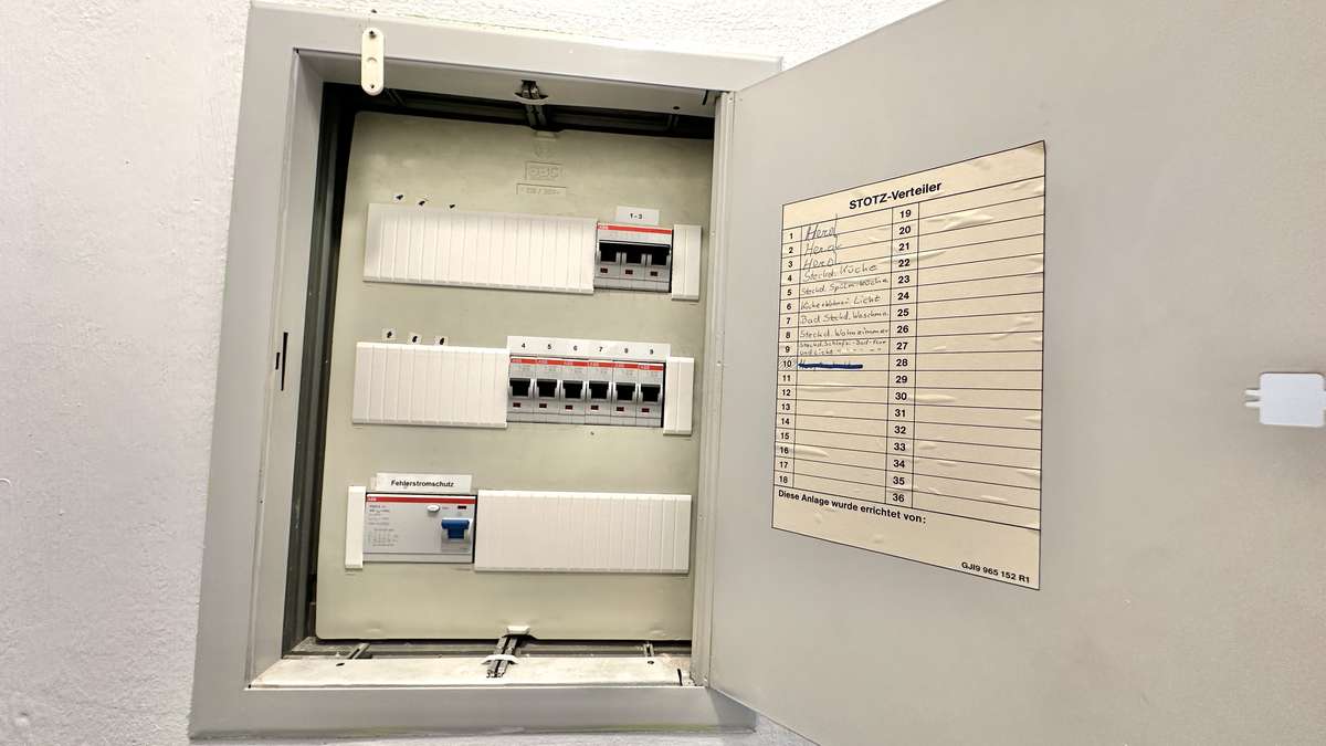 Koffer packen – Einziehen und WOHLFÜHLEN – renovierte 2 Zi Whg.mit 2 Balkonen und EBK