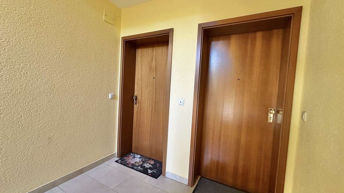 Koffer packen – Einziehen und WOHLFÜHLEN – renovierte 2 Zi Whg.mit 2 Balkonen und EBK