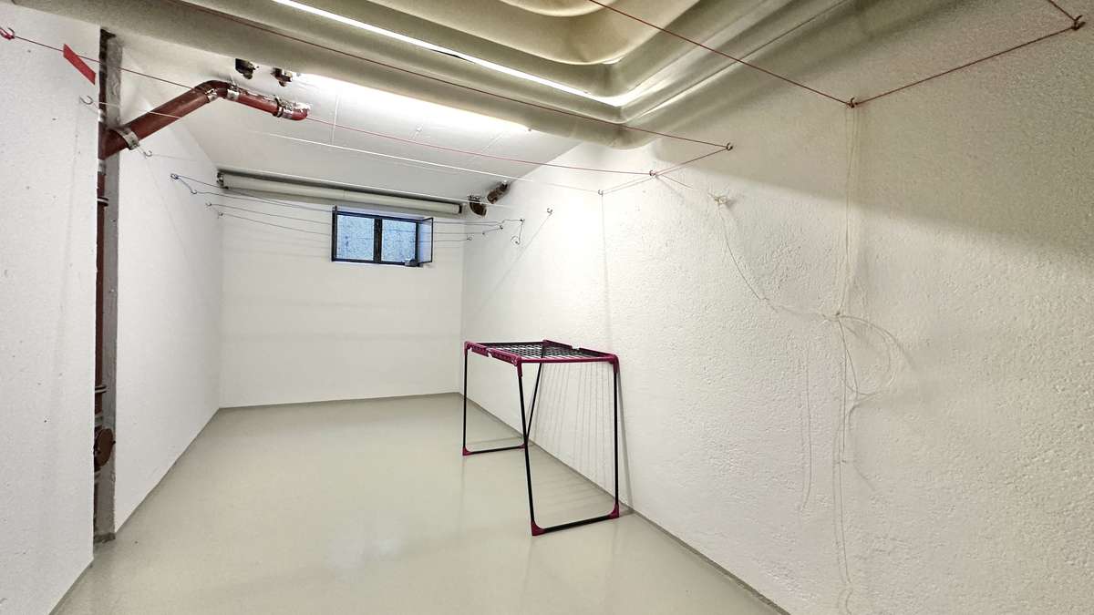 Koffer packen – Einziehen und WOHLFÜHLEN – renovierte 2 Zi Whg.mit 2 Balkonen und EBK