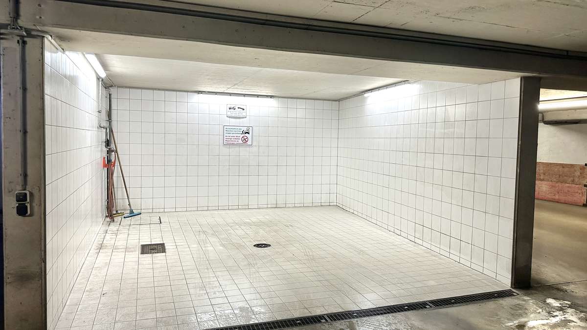 Koffer packen – Einziehen und WOHLFÜHLEN – renovierte 2 Zi Whg.mit 2 Balkonen und EBK