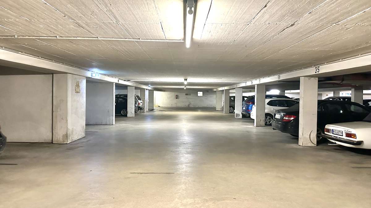 Koffer packen – Einziehen und WOHLFÜHLEN – renovierte 2 Zi Whg.mit 2 Balkonen und EBK